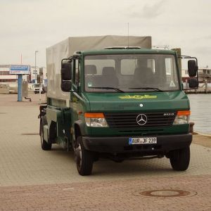 Grüner LKW von Spedition Johann Fischer KG