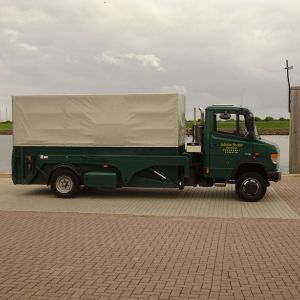 Grüner LKW von Spedition Johann Fischer KG